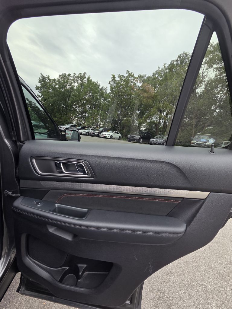 Photo 18 of this FORD EXPLORER