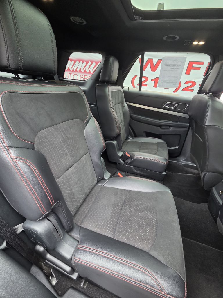 Photo 20 of this FORD EXPLORER