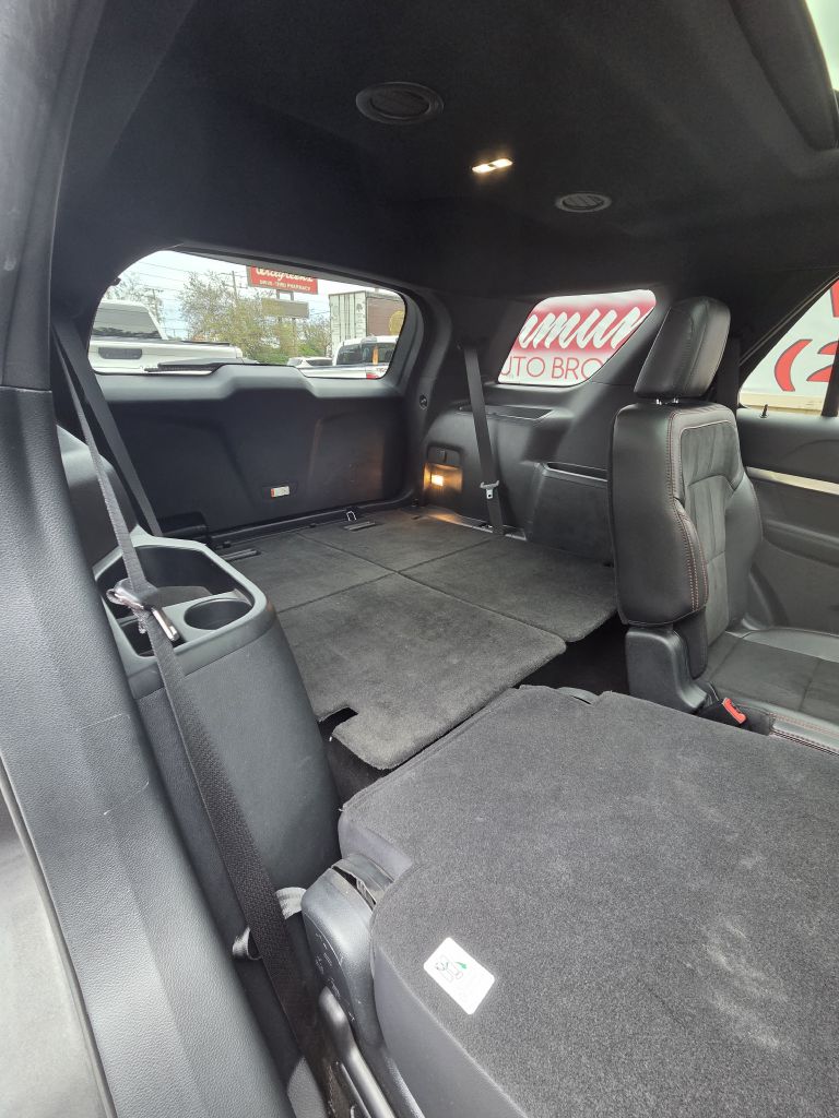Photo 21 of this FORD EXPLORER