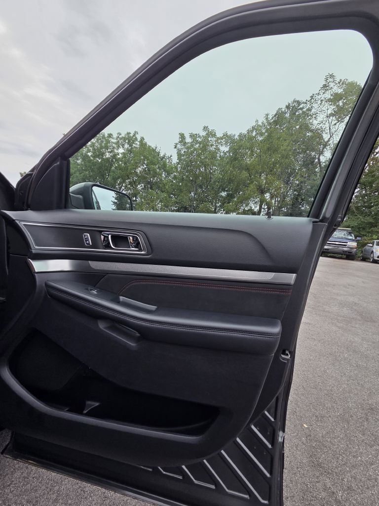 Photo 22 of this FORD EXPLORER