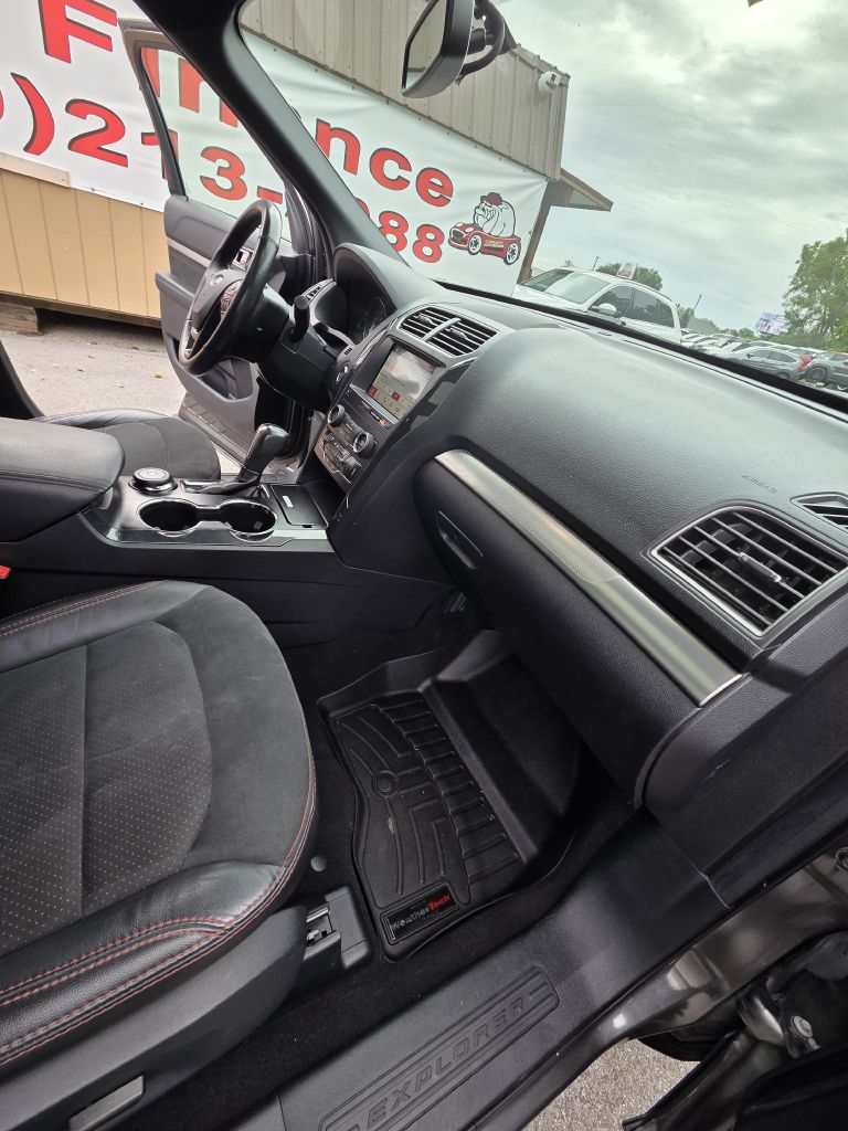 Photo 23 of this FORD EXPLORER