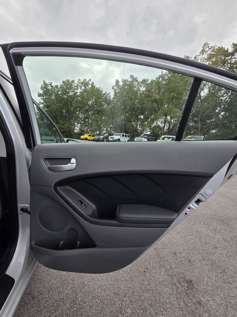 Photo 15 of this KIA FORTE