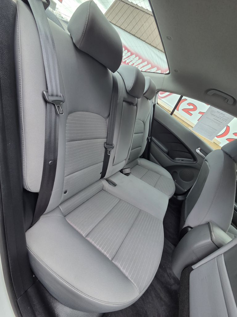 Photo 17 of this KIA FORTE