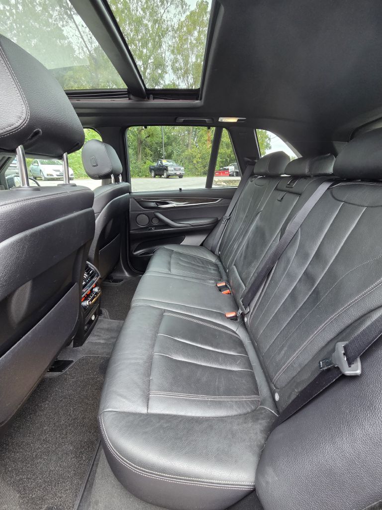 Photo 15 of this BMW X5
