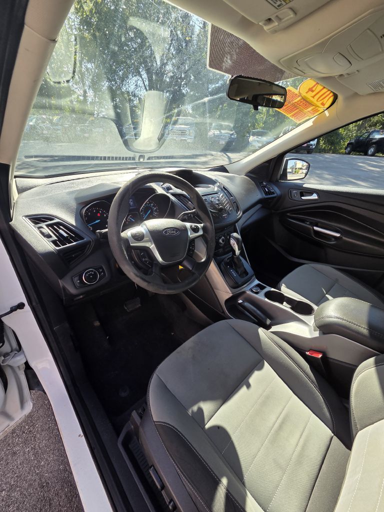 Photo 10 of this FORD ESCAPE