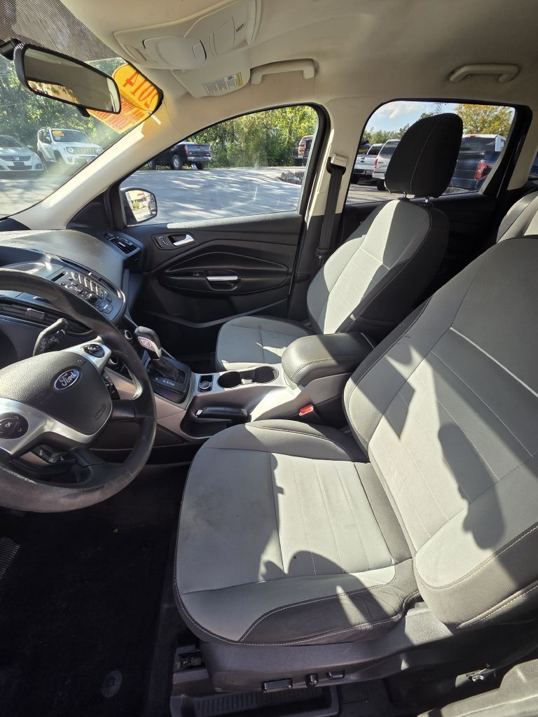 Photo 11 of this FORD ESCAPE