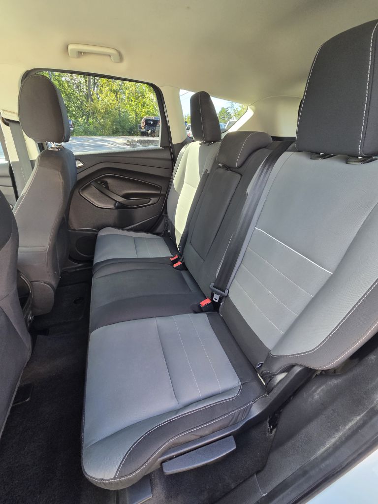 Photo 15 of this FORD ESCAPE