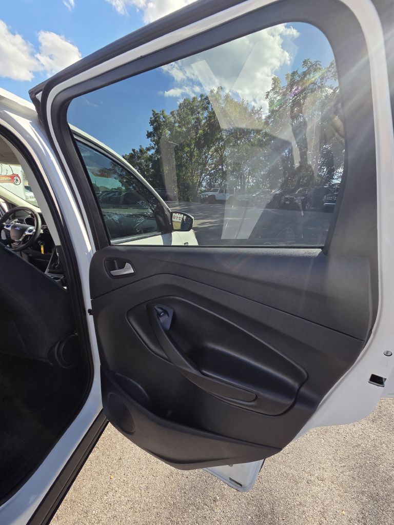 Photo 16 of this FORD ESCAPE