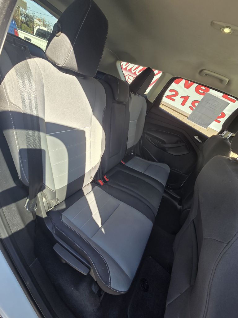 Photo 18 of this FORD ESCAPE