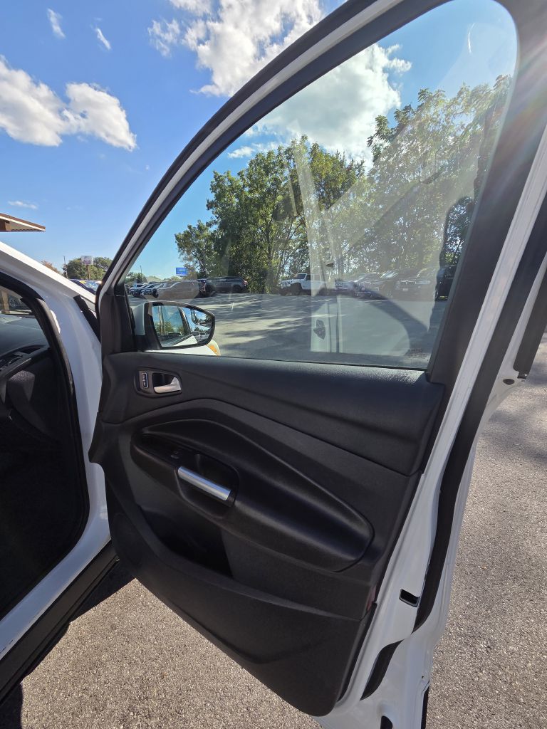 Photo 19 of this FORD ESCAPE