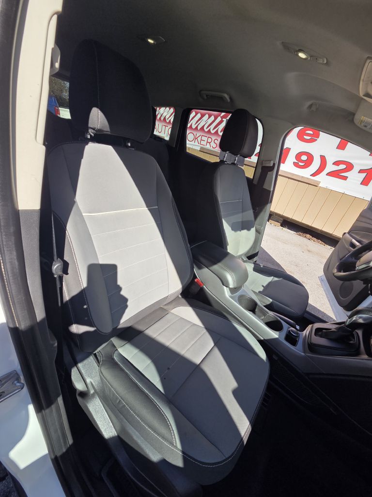 Photo 21 of this FORD ESCAPE