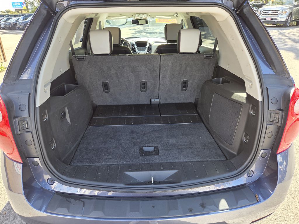 Photo 8 of this CHEVROLET EQUINOX