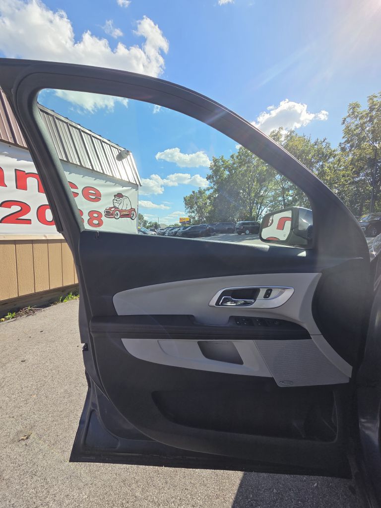 Photo 9 of this CHEVROLET EQUINOX