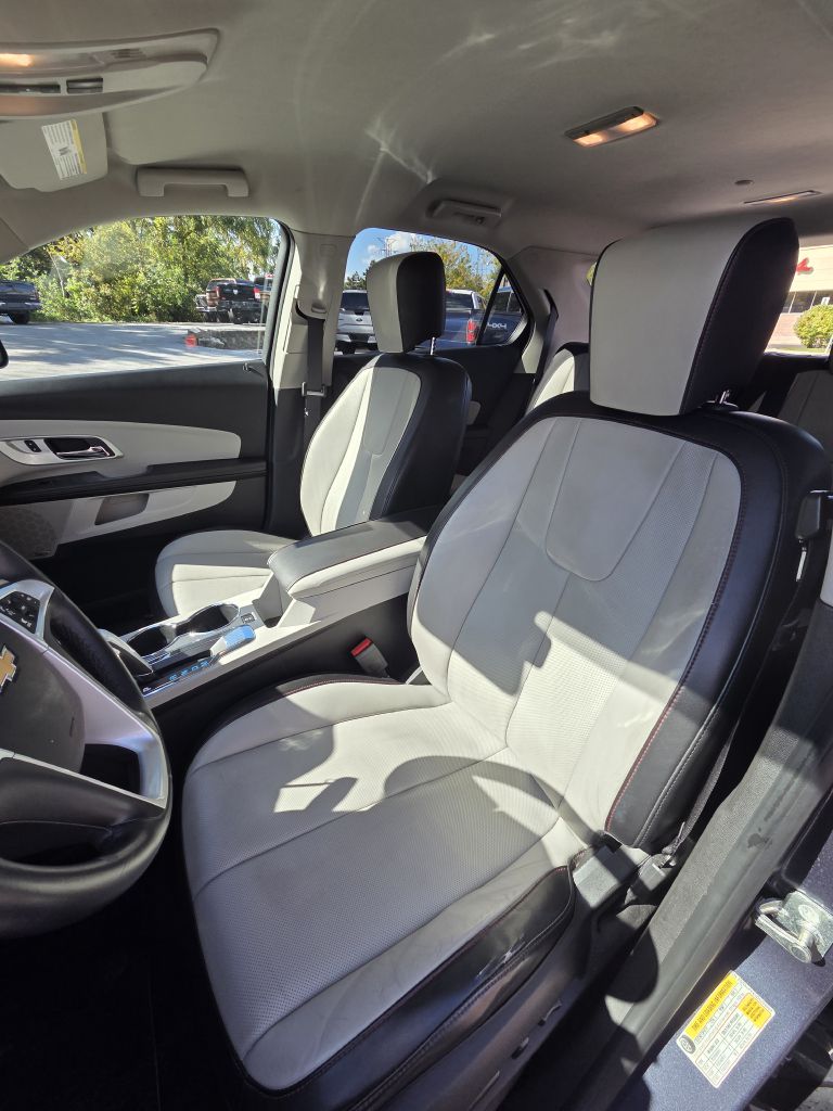 Photo 12 of this CHEVROLET EQUINOX
