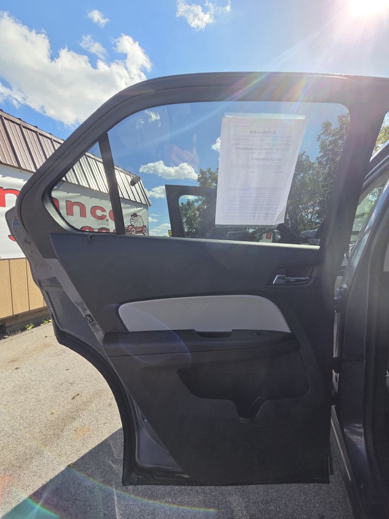 Photo 13 of this CHEVROLET EQUINOX