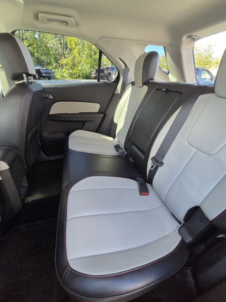Photo 15 of this CHEVROLET EQUINOX
