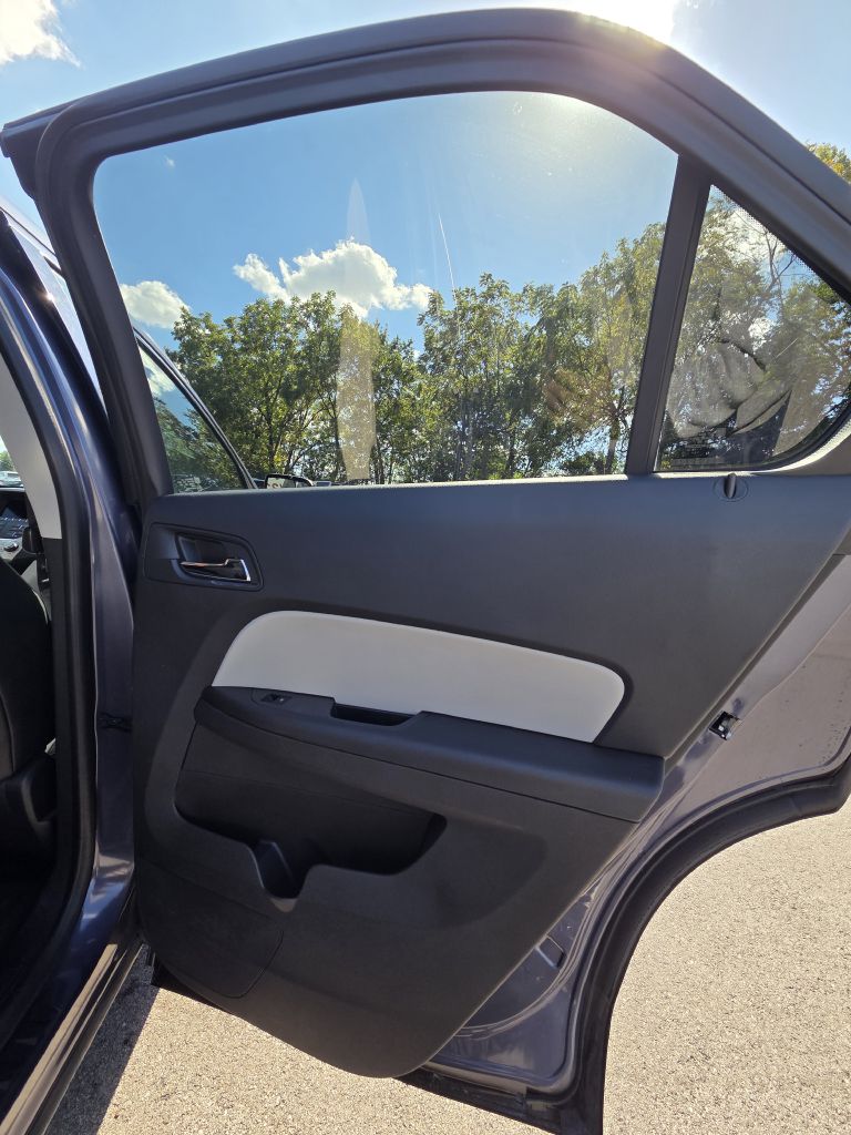 Photo 16 of this CHEVROLET EQUINOX