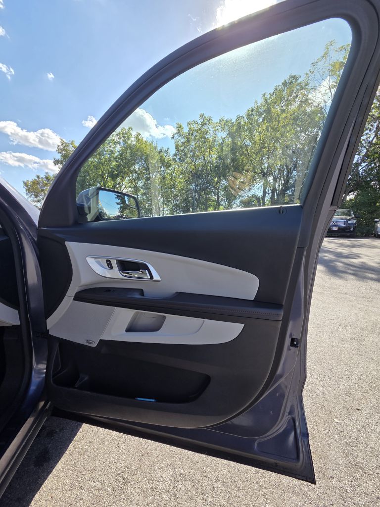 Photo 19 of this CHEVROLET EQUINOX