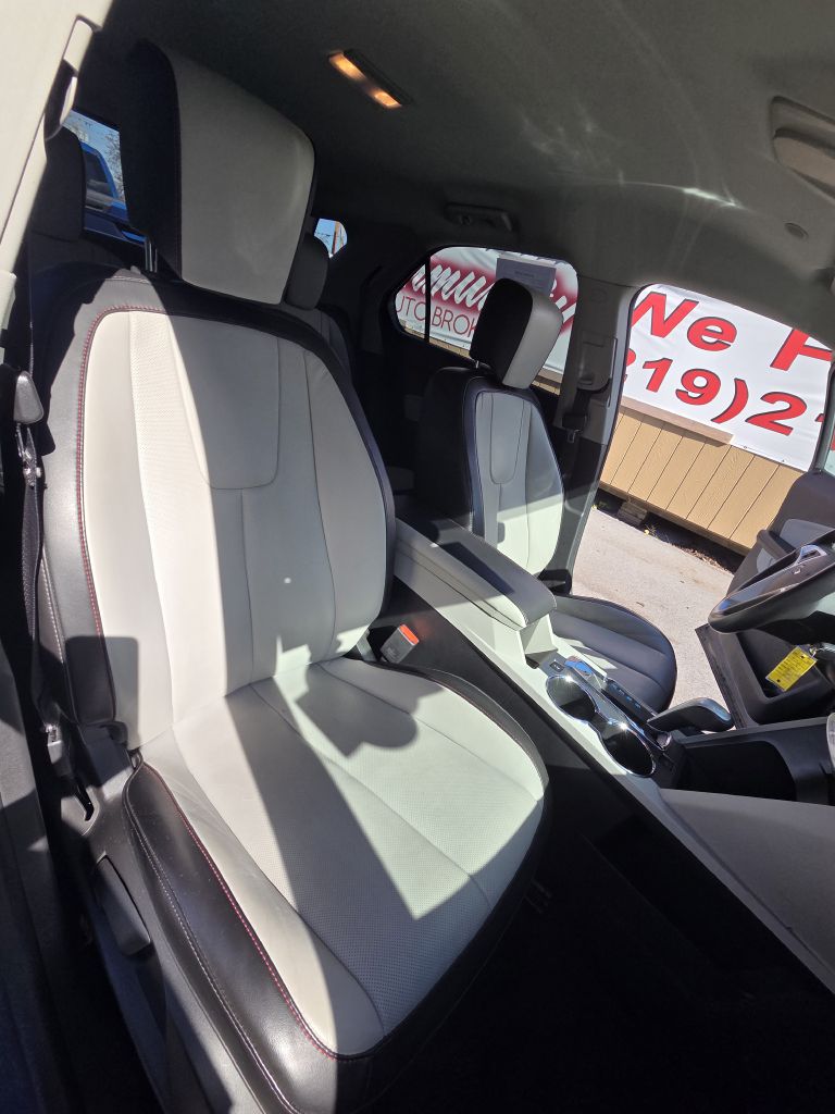 Photo 21 of this CHEVROLET EQUINOX