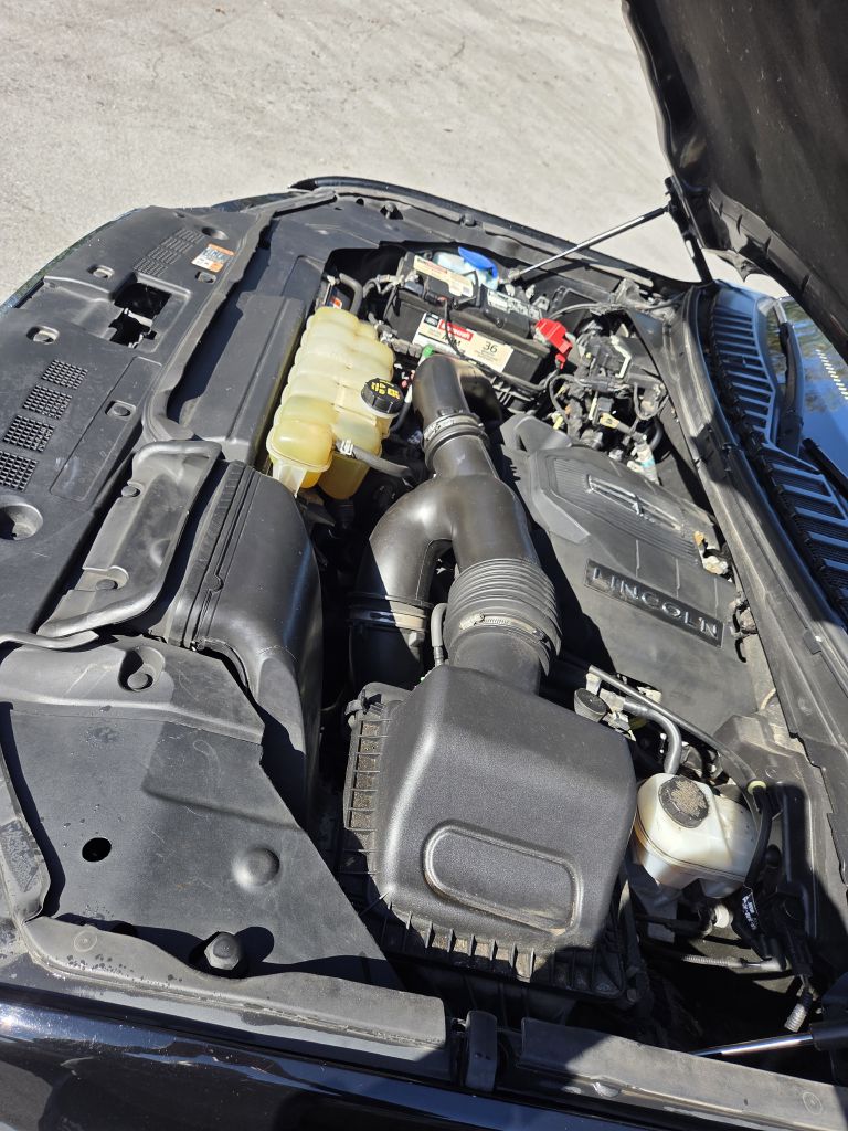 Photo 30 of this LINCOLN NAVIGATOR
