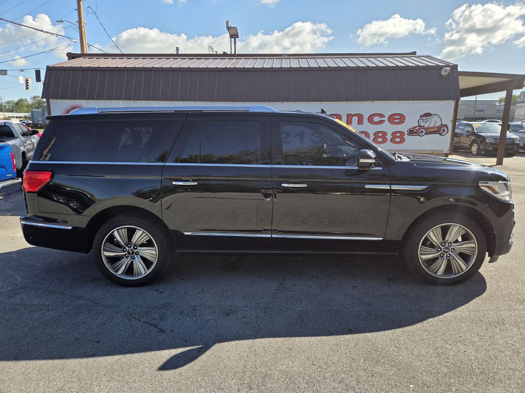 Photo 2 of this LINCOLN NAVIGATOR