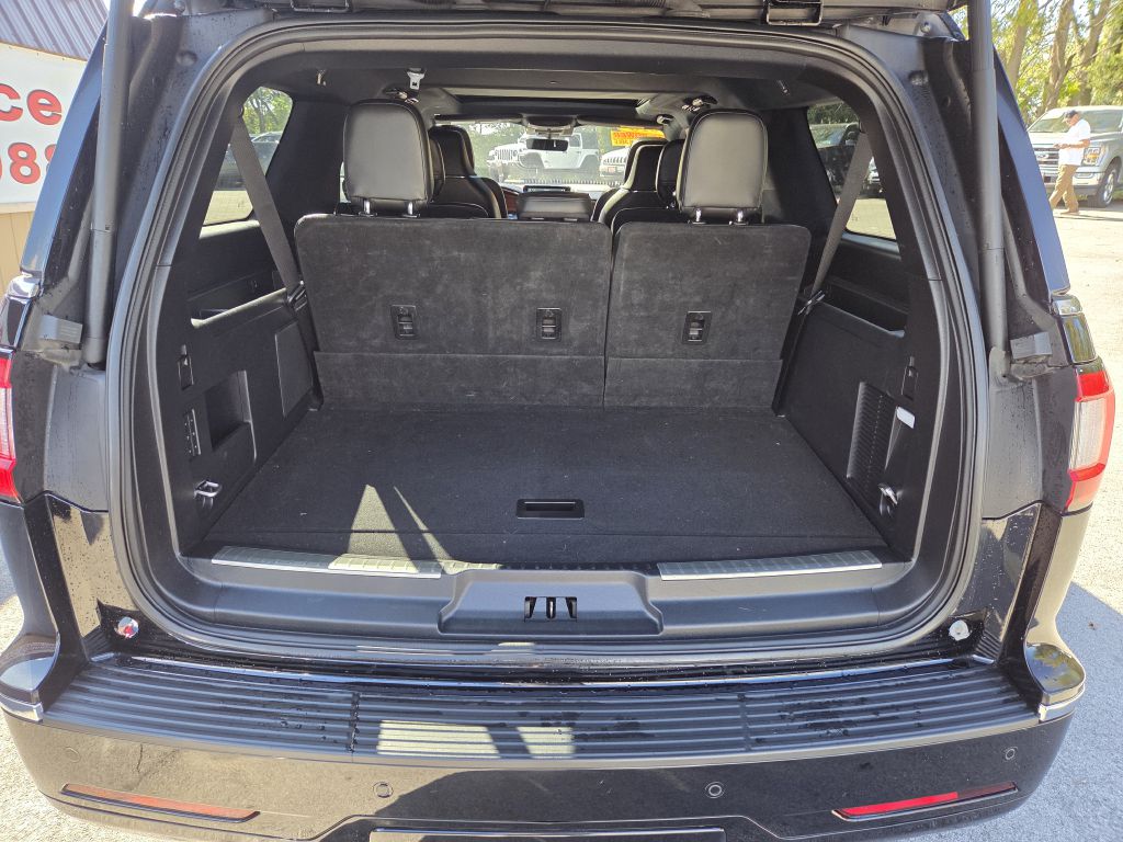 Photo 7 of this LINCOLN NAVIGATOR