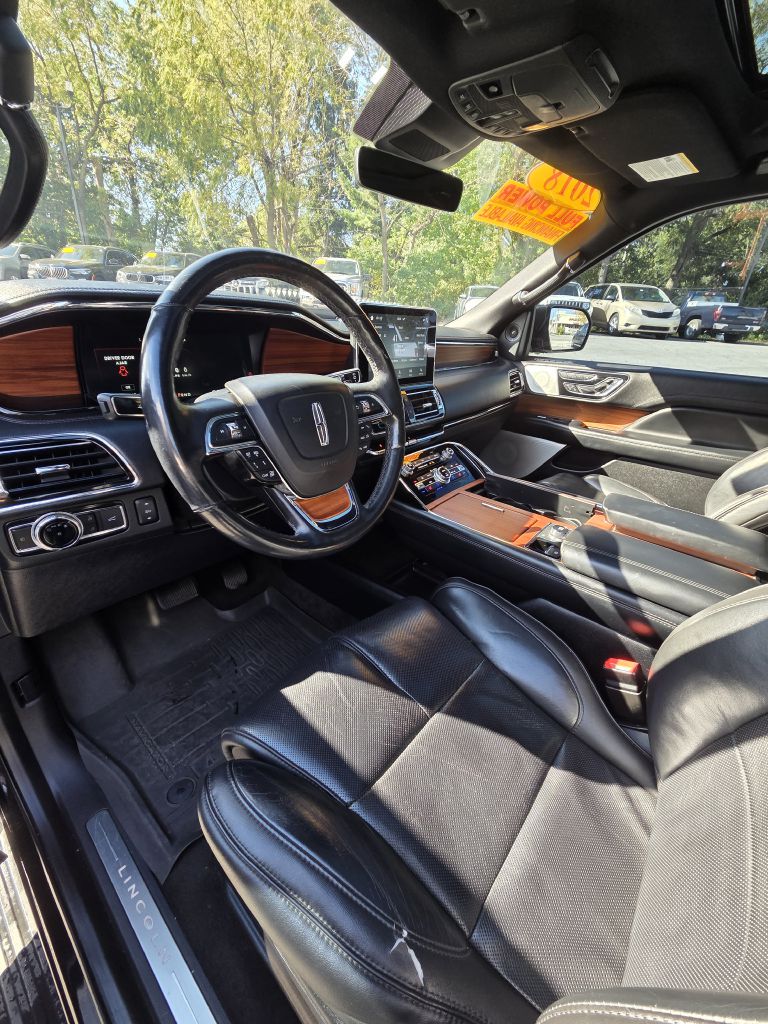 Photo 10 of this LINCOLN NAVIGATOR