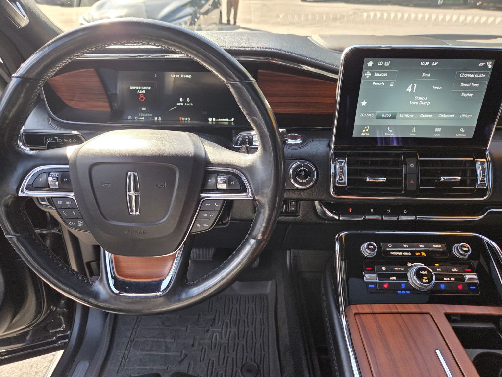 Photo 26 of this LINCOLN NAVIGATOR