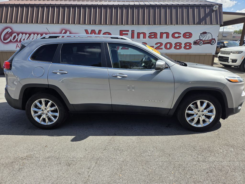 Photo 3 of this JEEP CHEROKEE