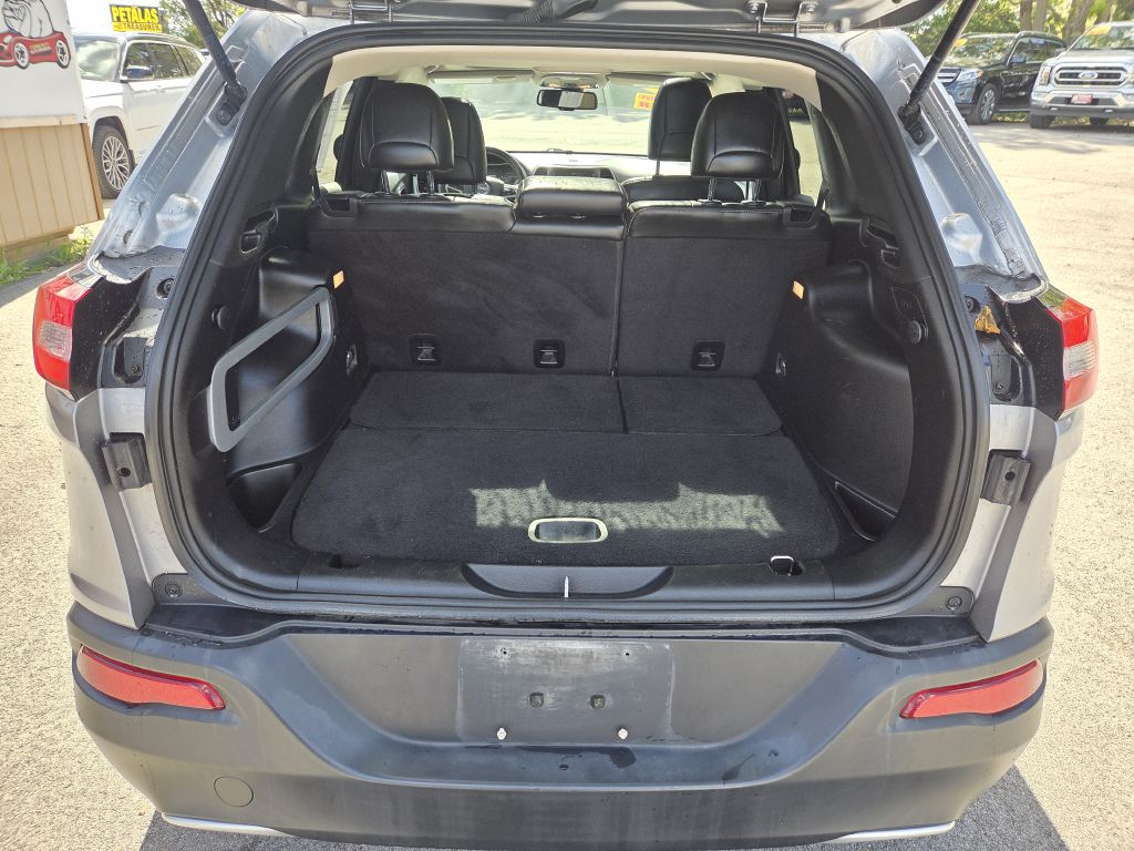 Photo 8 of this JEEP CHEROKEE