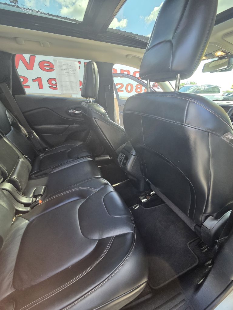 Photo 19 of this JEEP CHEROKEE