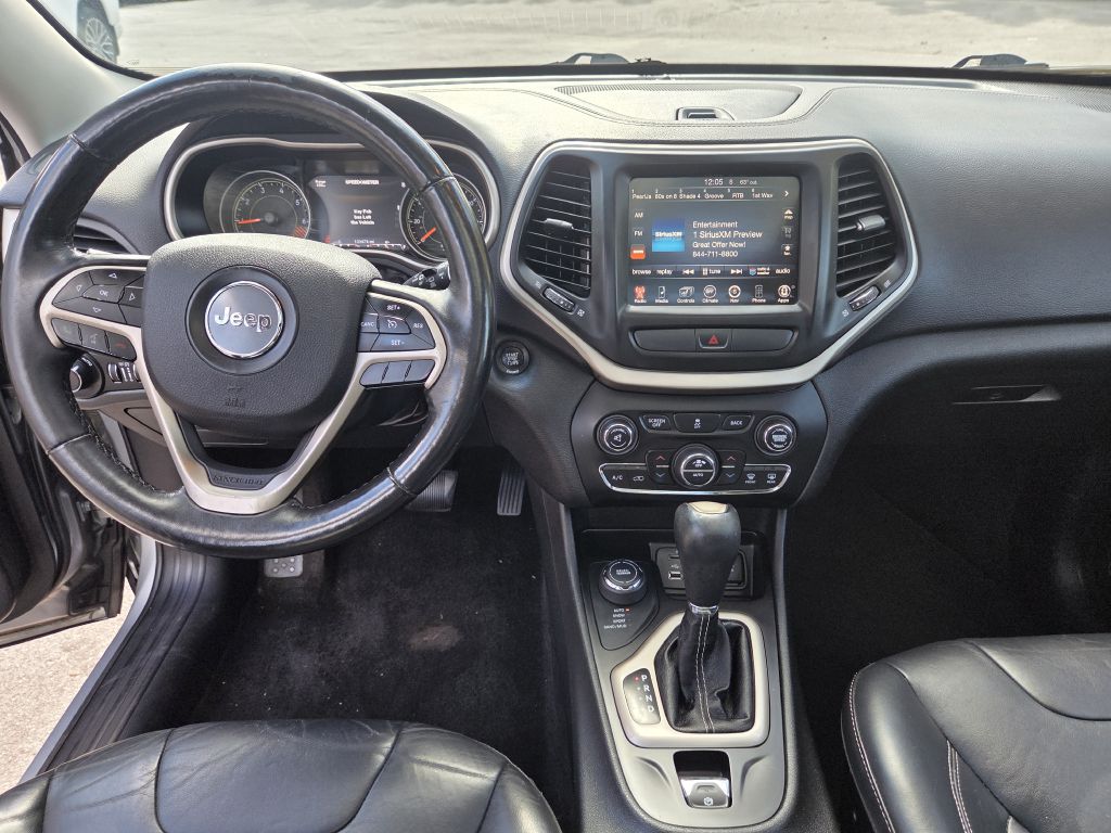Photo 23 of this JEEP CHEROKEE