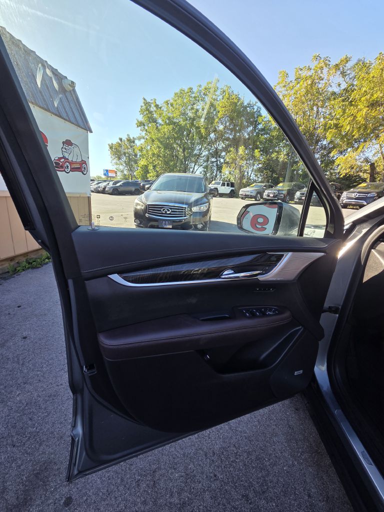 Photo 10 of this CADILLAC XT6