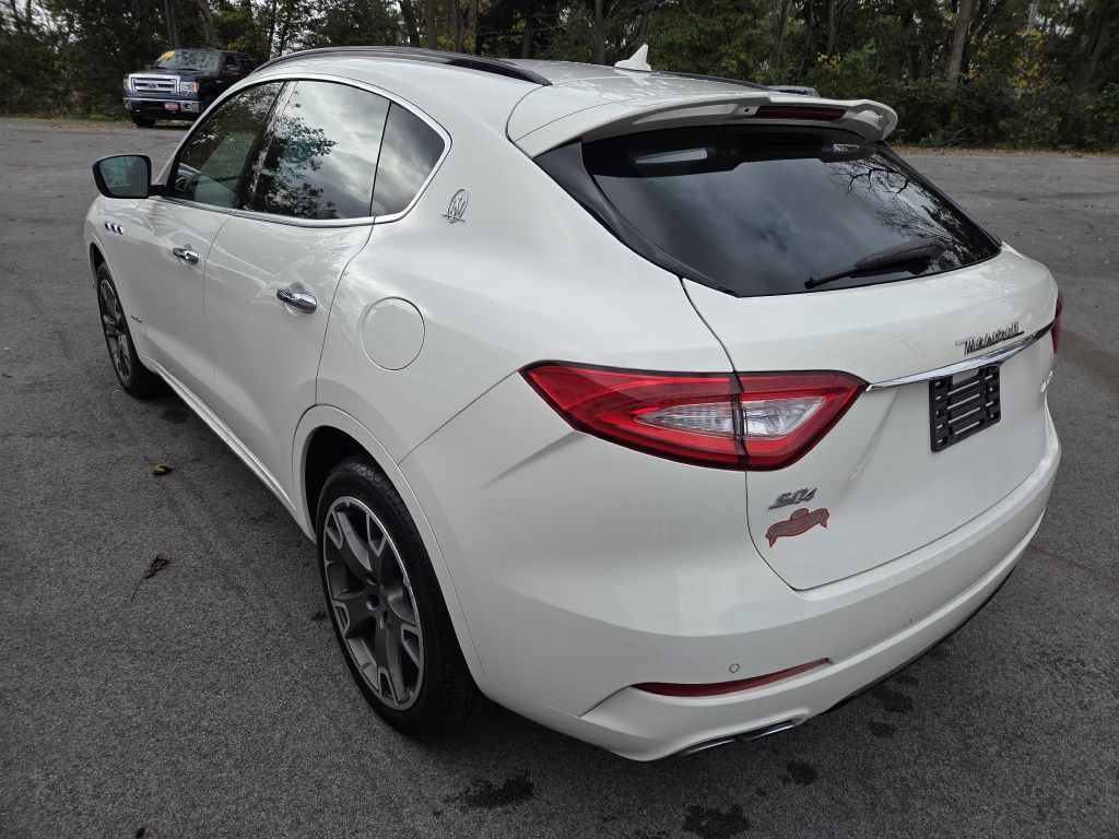 Photo 5 of this MASERATI LEVANTE