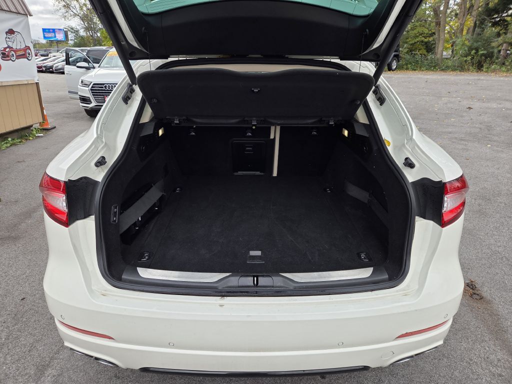 Photo 6 of this MASERATI LEVANTE