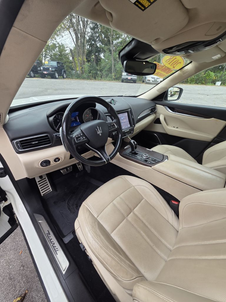 Photo 9 of this MASERATI LEVANTE