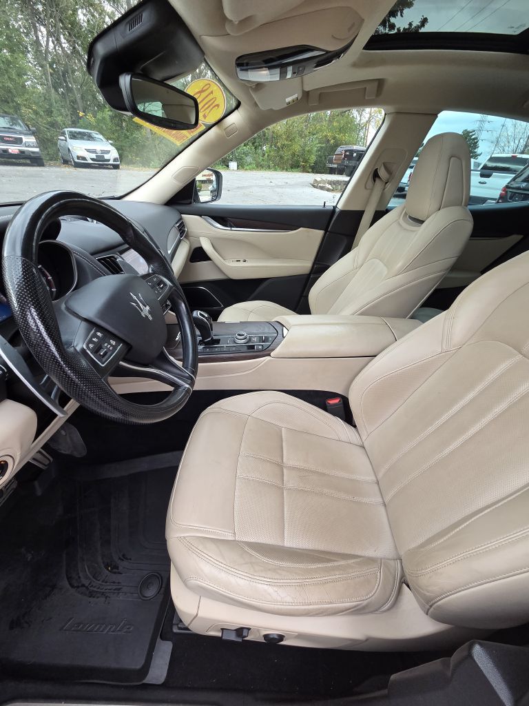 Photo 10 of this MASERATI LEVANTE