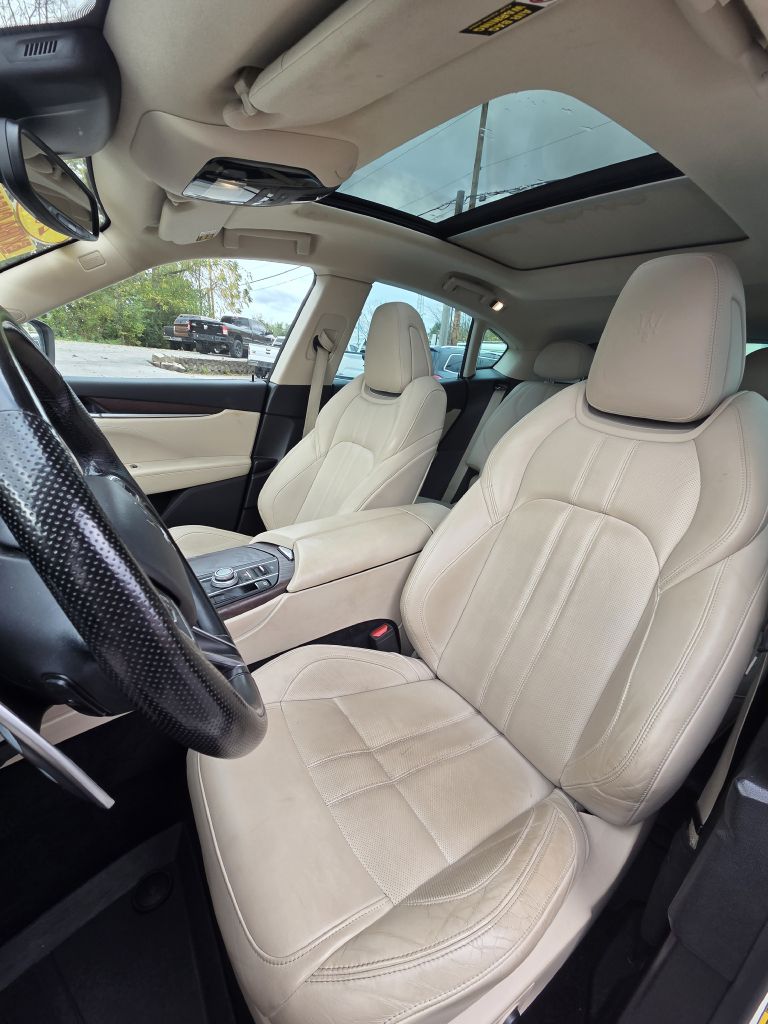 Photo 11 of this MASERATI LEVANTE