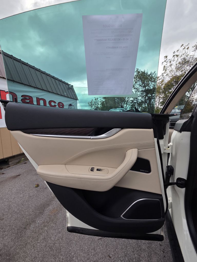 Photo 12 of this MASERATI LEVANTE
