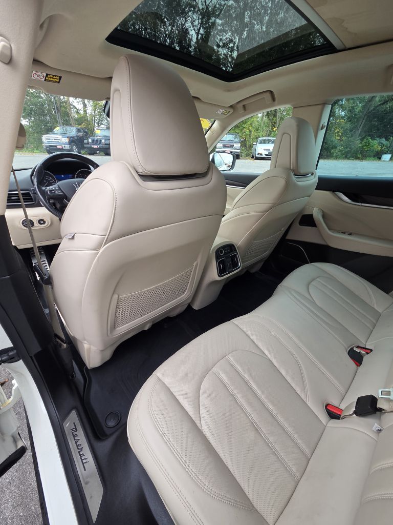 Photo 13 of this MASERATI LEVANTE