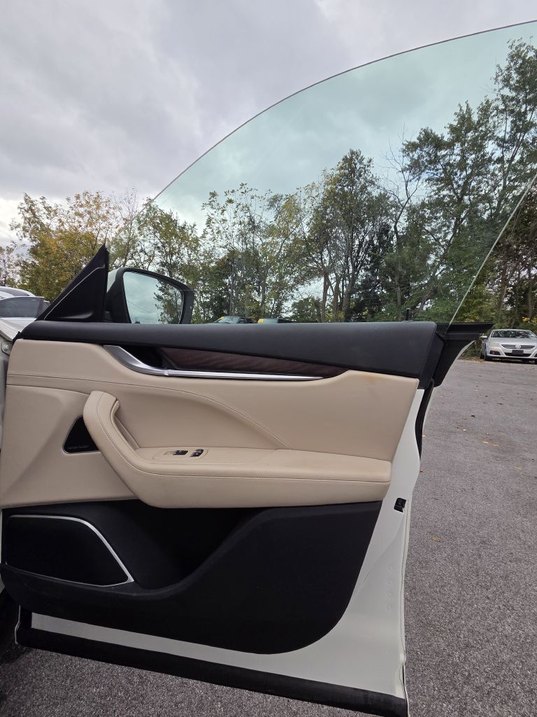 Photo 19 of this MASERATI LEVANTE