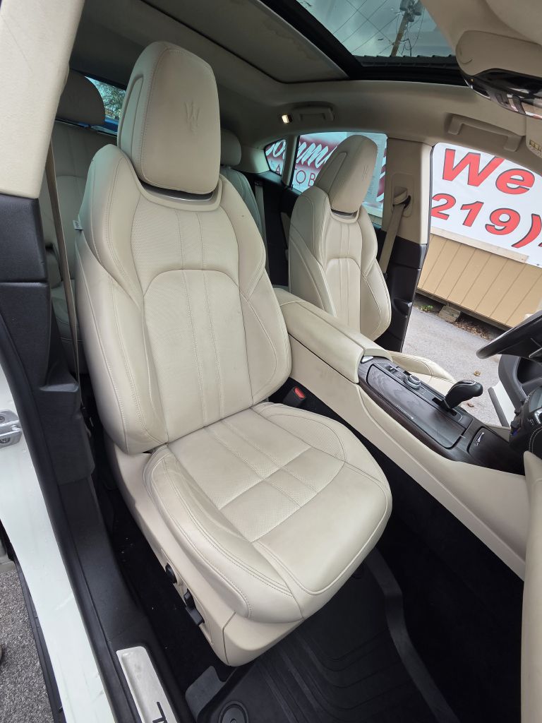 Photo 21 of this MASERATI LEVANTE