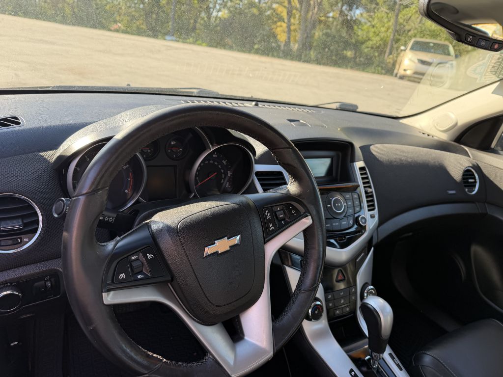 Photo 10 of this CHEVROLET CRUZE