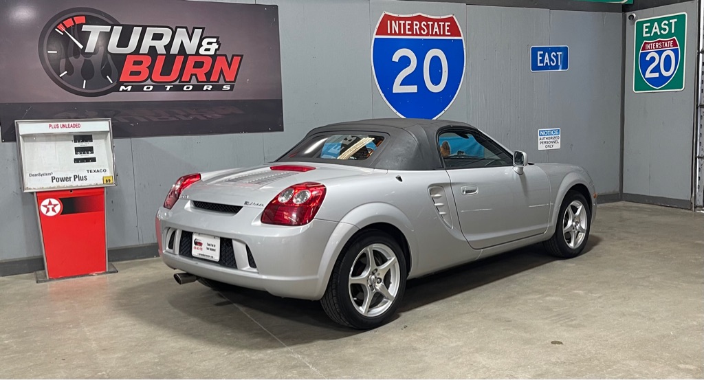 Photo 4 of this TOYOTA MR2 SPYDER