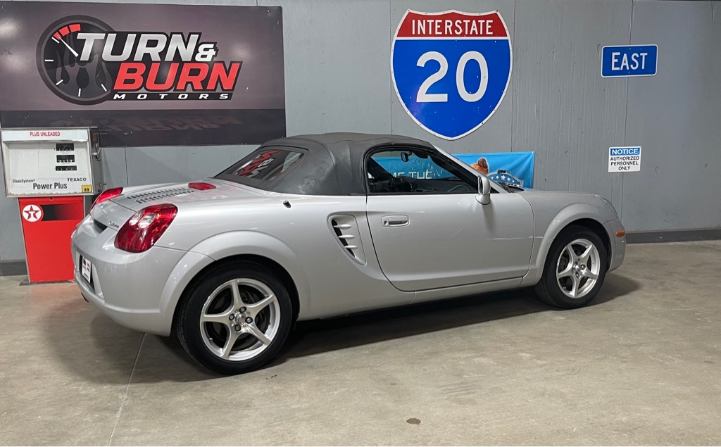 Photo 5 of this TOYOTA MR2 SPYDER