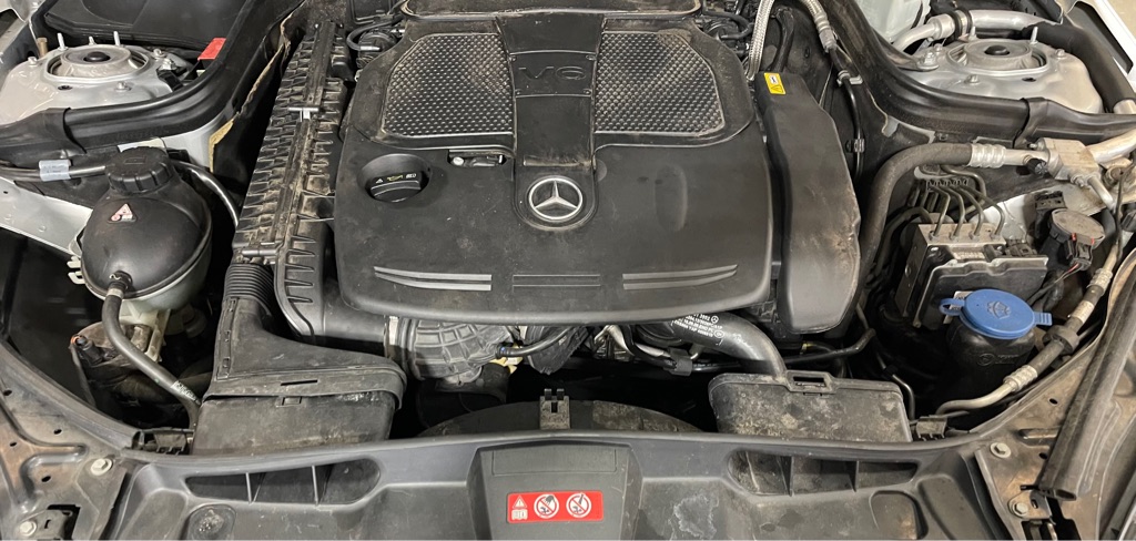 Photo 9 of this MERCEDES-BENZ E-CLASS