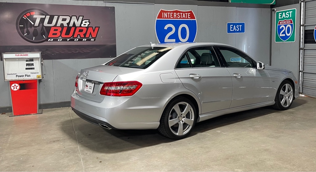 Photo 5 of this MERCEDES-BENZ E-CLASS