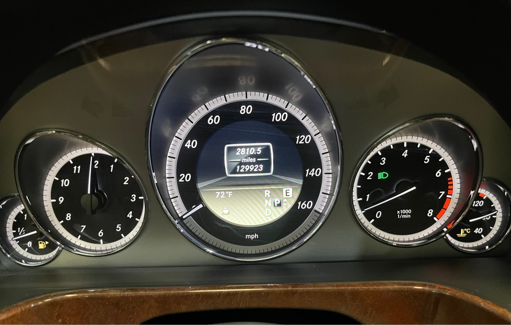 Photo 11 of this MERCEDES-BENZ E-CLASS