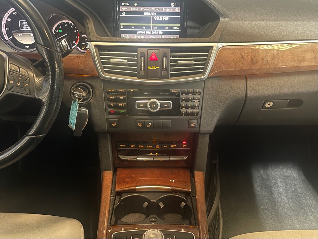 Photo 13 of this MERCEDES-BENZ E-CLASS