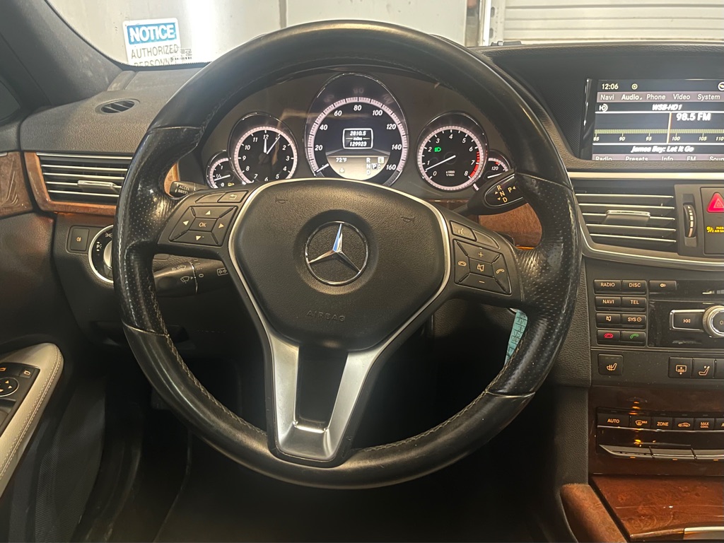Photo 12 of this MERCEDES-BENZ E-CLASS